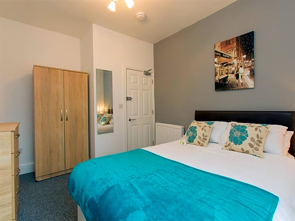 Town House @ Minshull New Road