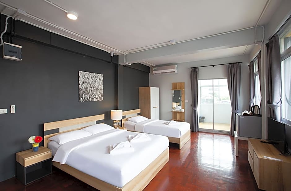 185@Surawong Residence