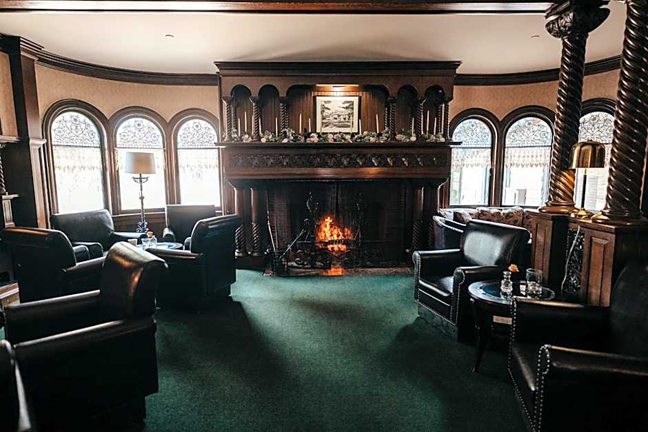 Stonehurst Manor Breakfast & Dinner Included