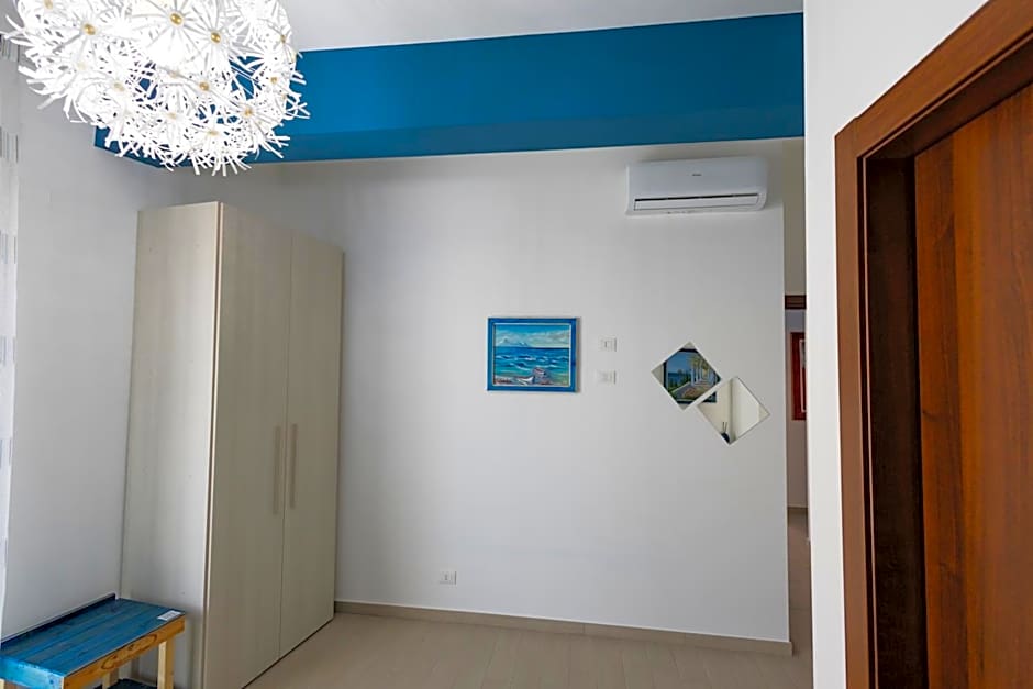 PalerMonAmour Art Gallery Suite