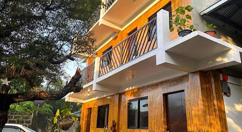 Traditional Filipino Home near 100 Islands Wharf