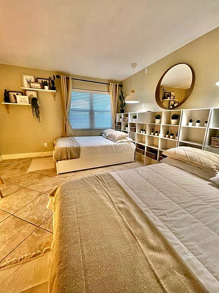 Beach Oasis 704 Lovely Daytona ocean front for 5 sleeps up to 12