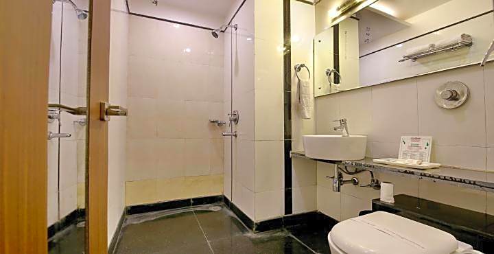 Hotel Sheela Shree Plaza