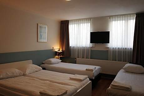 Standard Quadruple Room with Private Bathroom