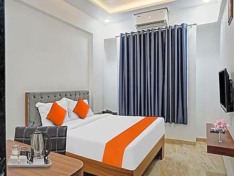 FabHotel Red Velvet Inn & Suites