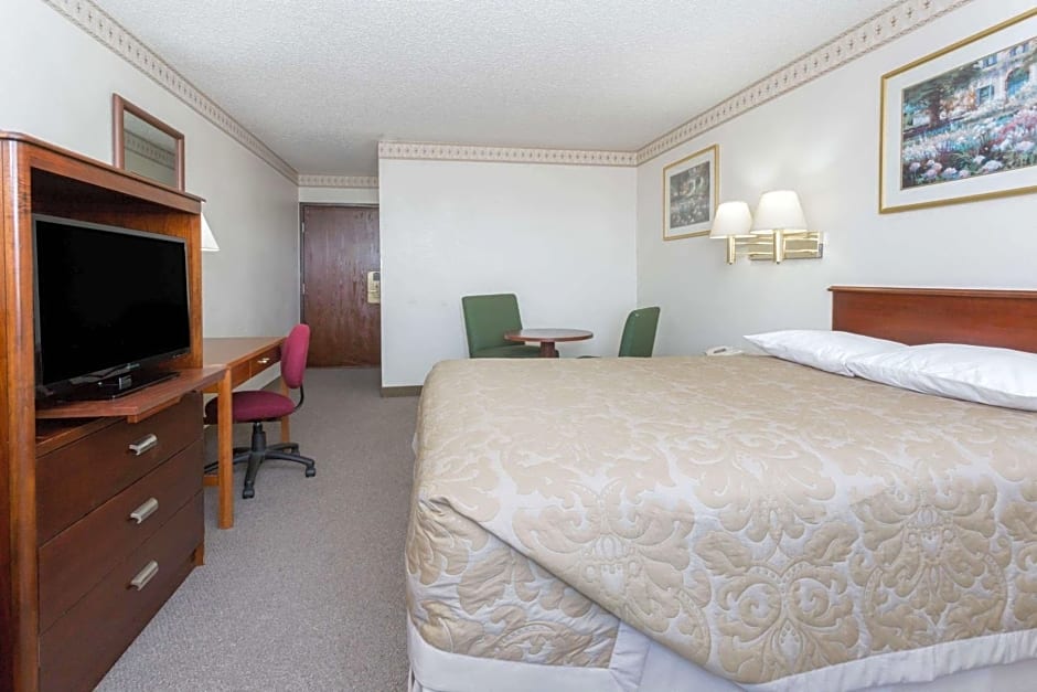 Super 8 by Wyndham Colorado Springs/Chestnut Street
