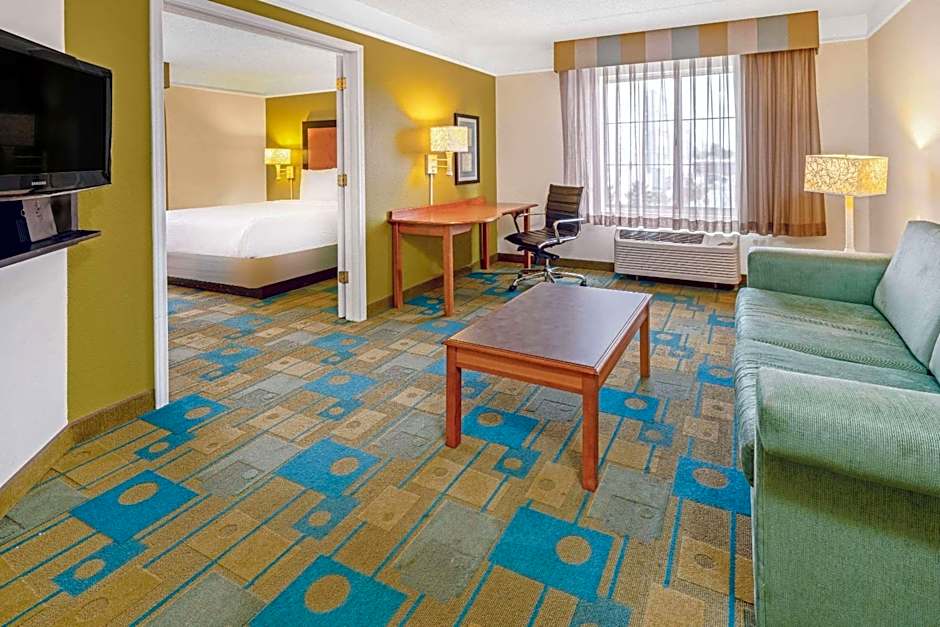 La Quinta Inn & Suites by Wyndham Salt Lake City Airport