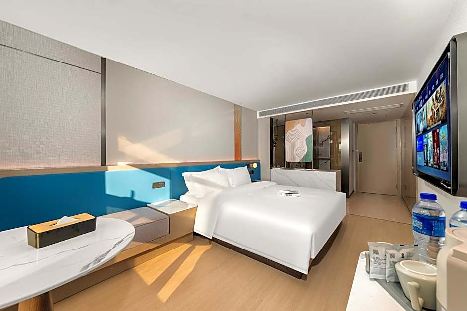 Photo 1 of 3 of Deluxe 1 King Bed