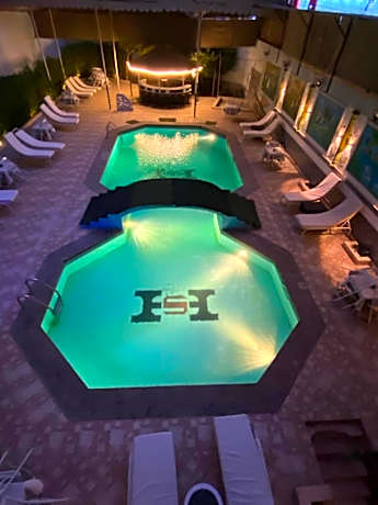 Shady Hotel Luxor