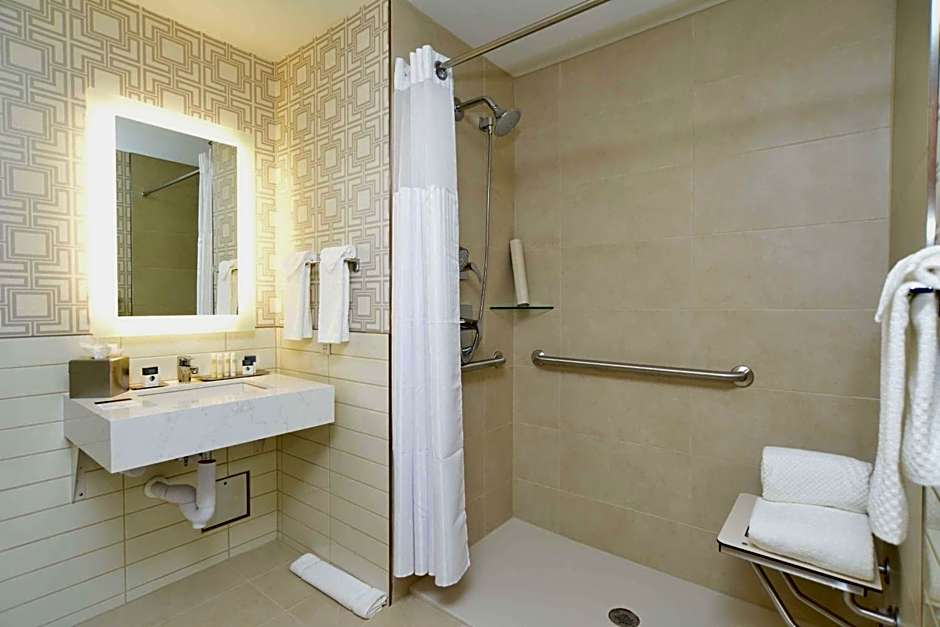 The Lismore Hotel Eau Claire - a DoubleTree by Hilton