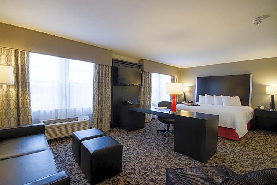 Hampton Inn & Suites Roanoke Airport