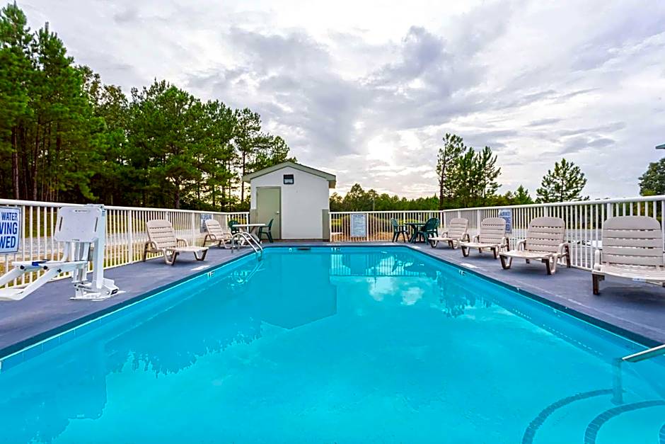 Days Inn by Wyndham Lugoff