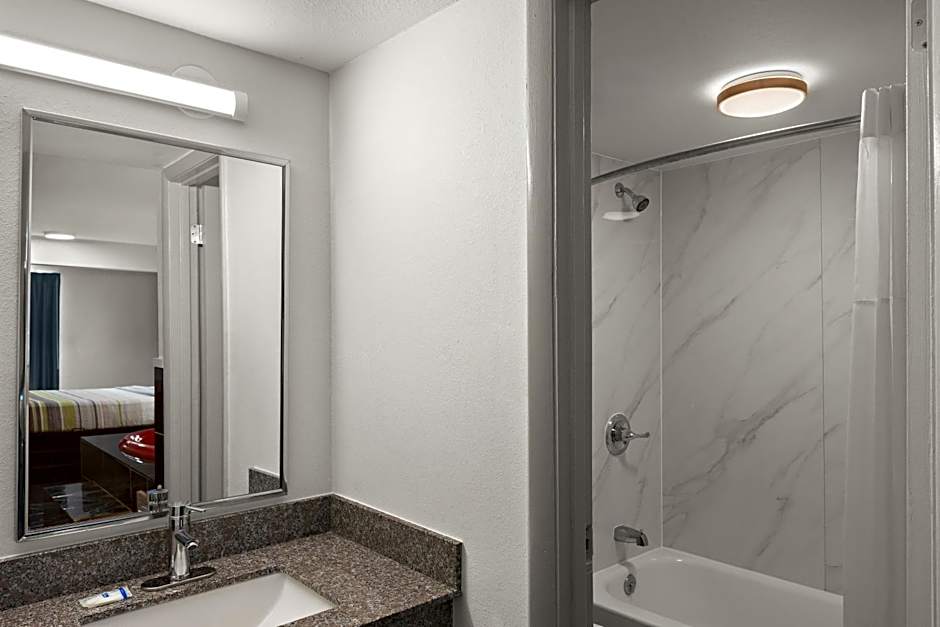 Rodeway Inn Commerce