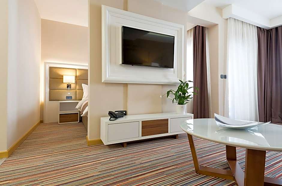 Hotel TESLA - Smart Stay Garni