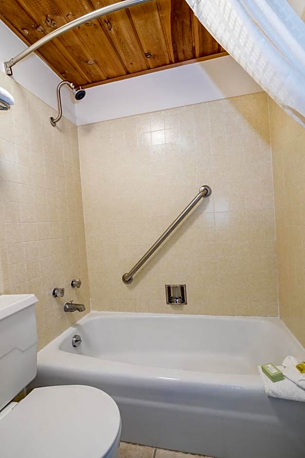 Photo 1 of 4 of Single Room