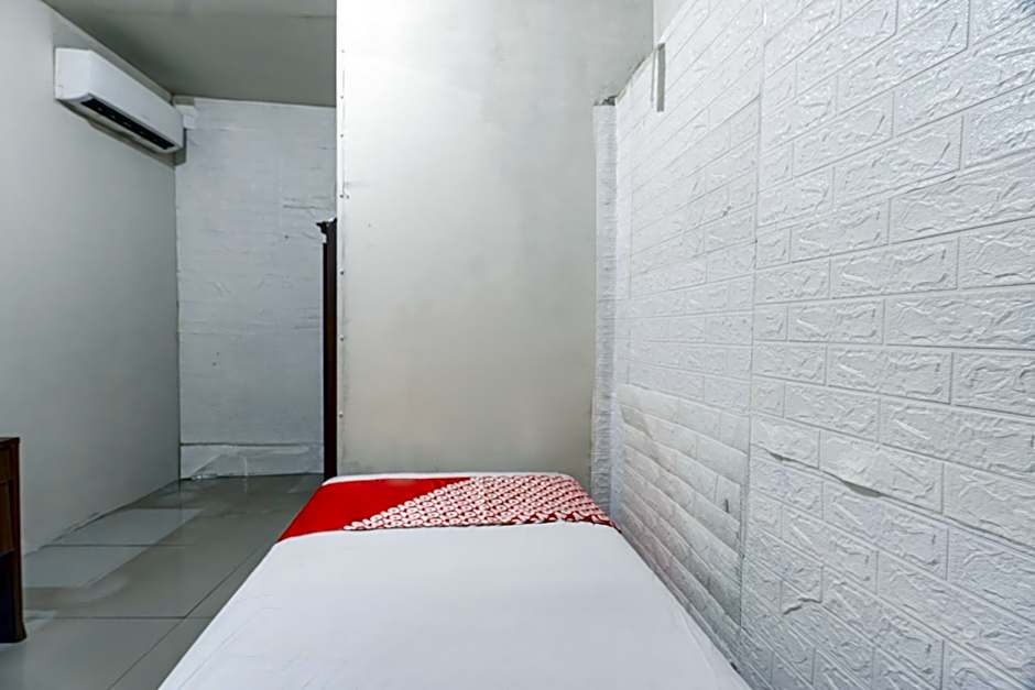 OYO 93863 Dv Homestay Syariah Genteng