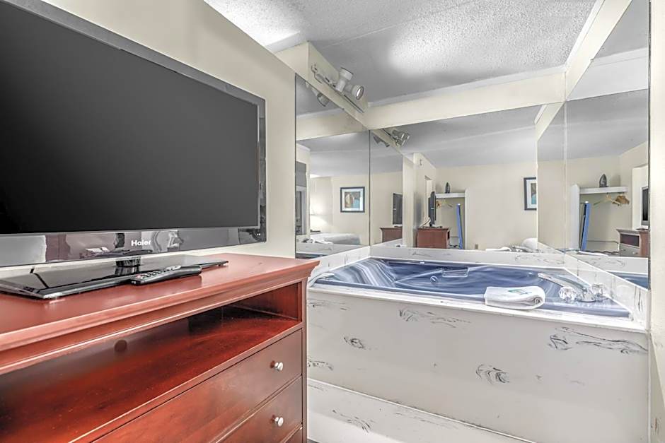 Crossroads Inn & Suites