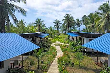Pacific Waves Hostel & Surf