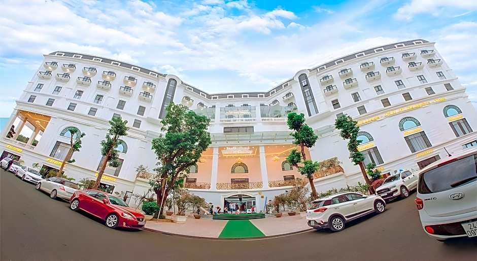 Duc Huy Grand Hotel and Spa