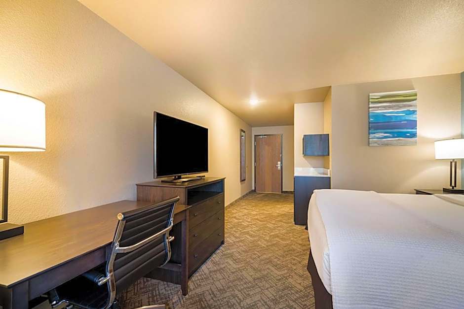 Best Western Golden Spike Inn & Suites