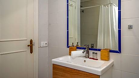 Lovely Riviera apartment with pool Ref 82