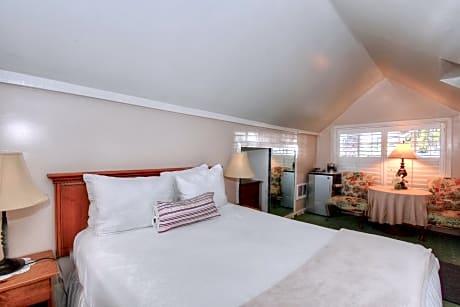 Carmel HideAway Room