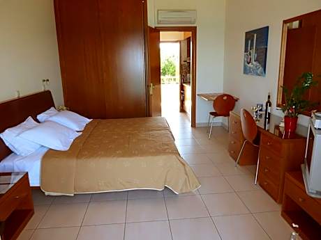 Studio with Sea View (2 Adults)