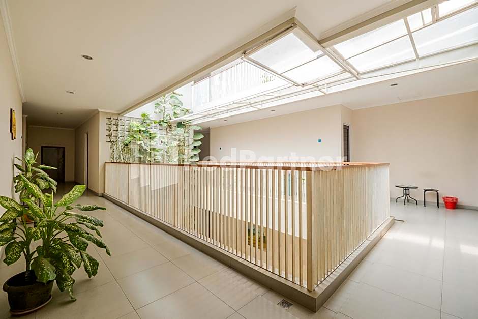 Palm Eight Mitra RedDoorz