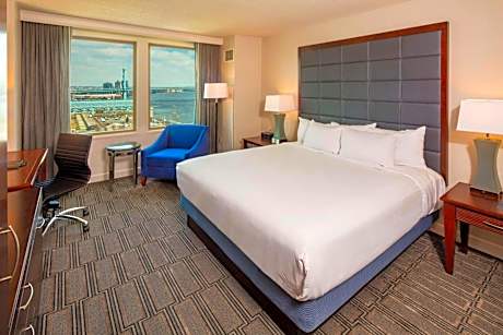 King Room with Tub - Mobility and Hearing Access