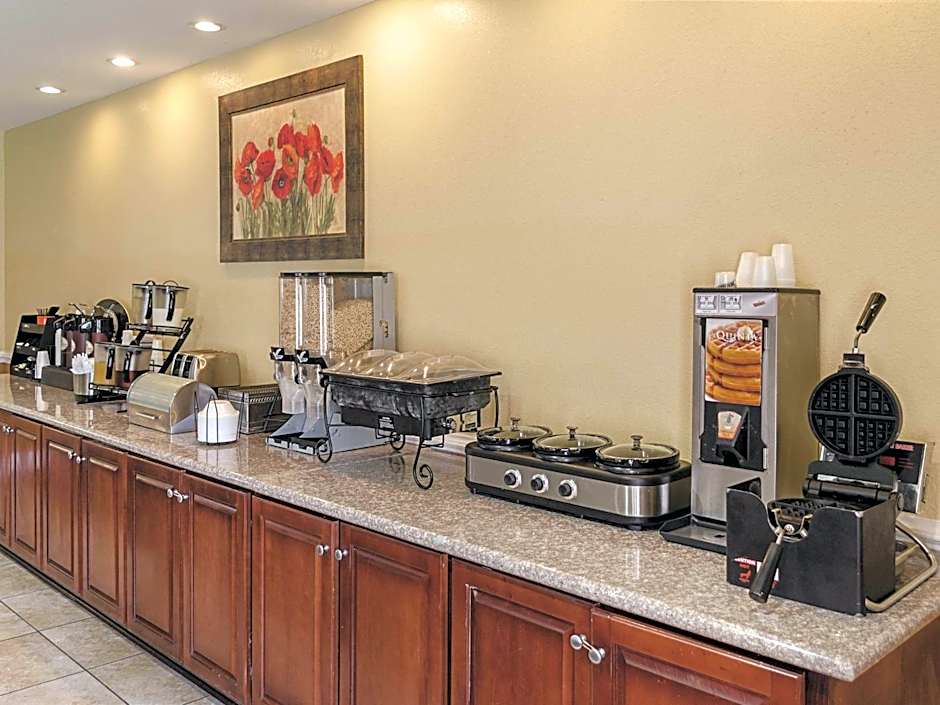 La Quinta Inn & Suites by Wyndham Mobile Satsuma / Saraland