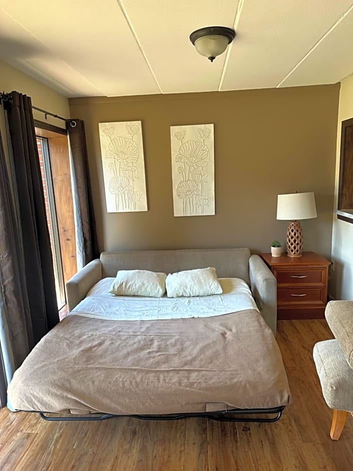 All Star Inn & Suites