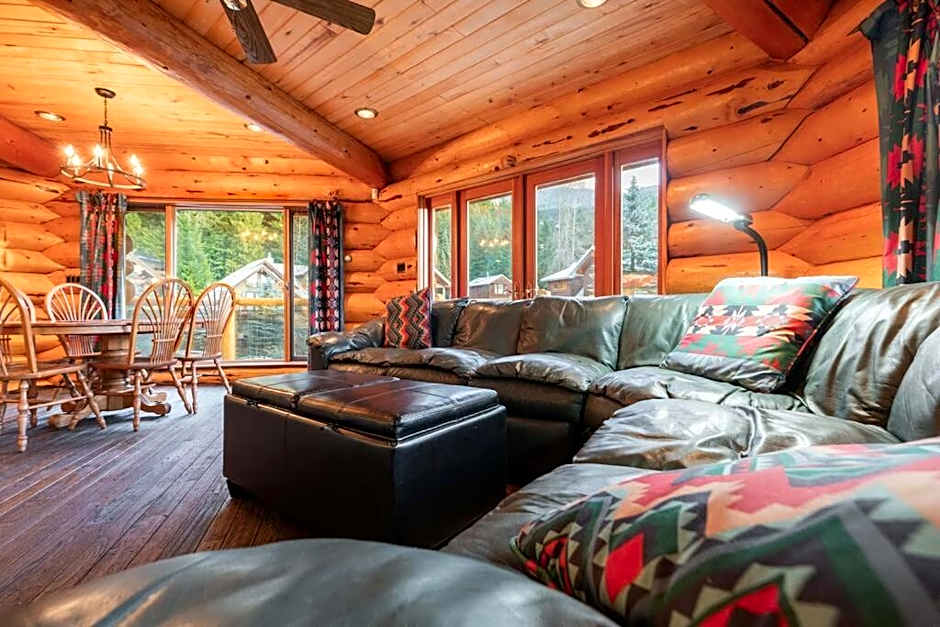 Snowridge Chalet by Outpost Whistler