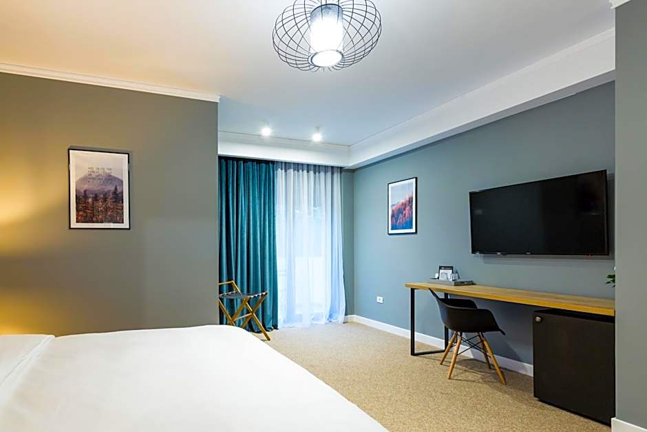 UpperHouse Suites & More