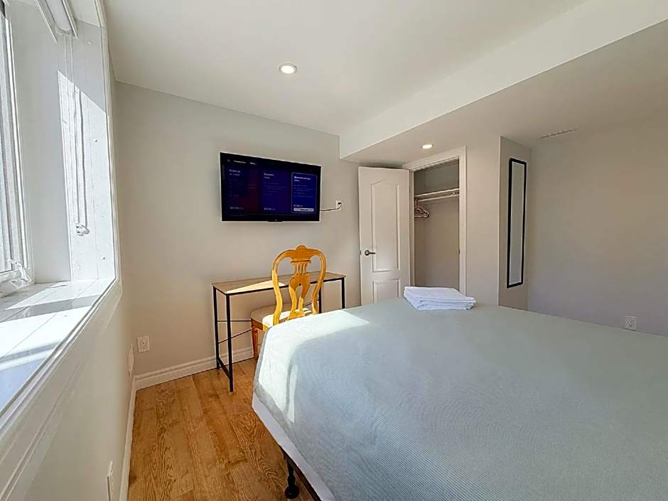 Cozy Rooms in Bright Walkout Suite - Newly Renovated in 2026