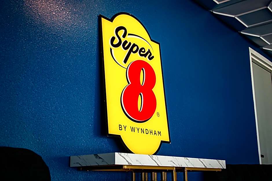 Super 8 by Wyndham Biloxi