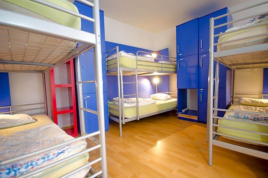 H2O Hostel