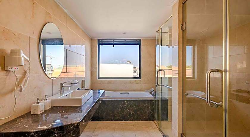 Aaron Riverview Hotel