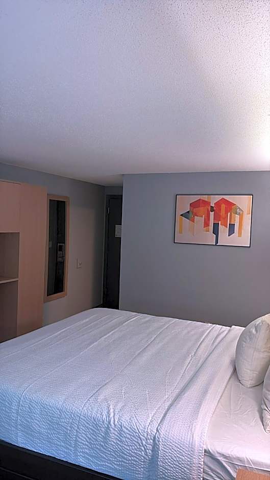 Super 8 by Wyndham Mankato