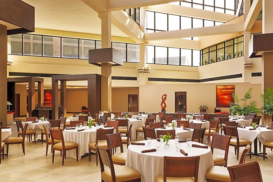 Sheraton Lisle Naperville Hotel