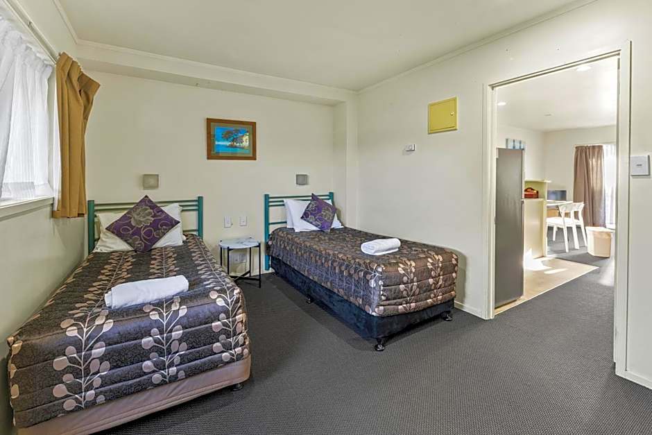 Birchwood Spa Motel