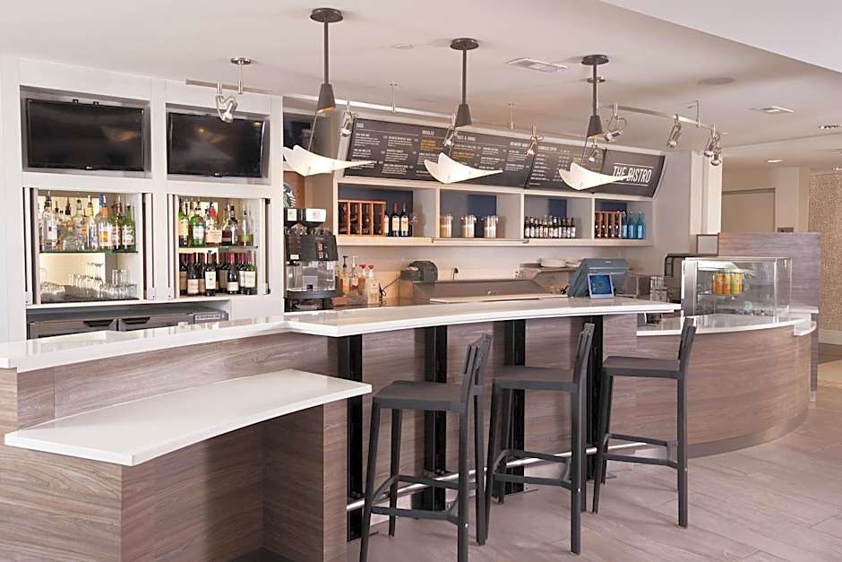 Courtyard by Marriott Charleston Waterfront