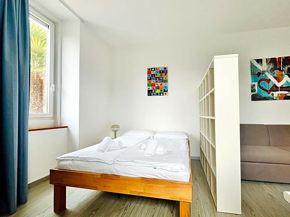 GuestHouse University by LR - self check in