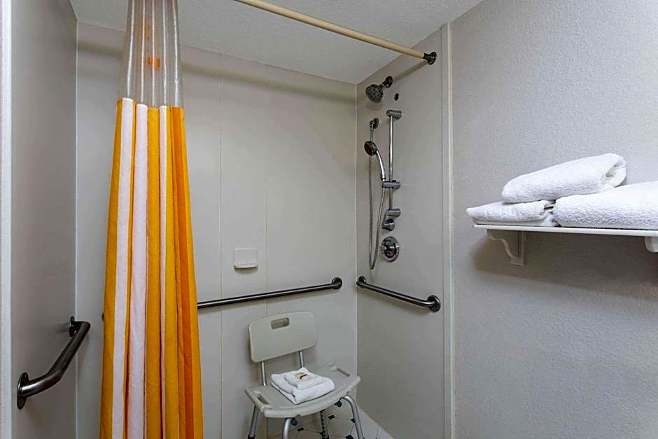 La Quinta Inn & Suites by Wyndham Jacksonville Butler Blvd