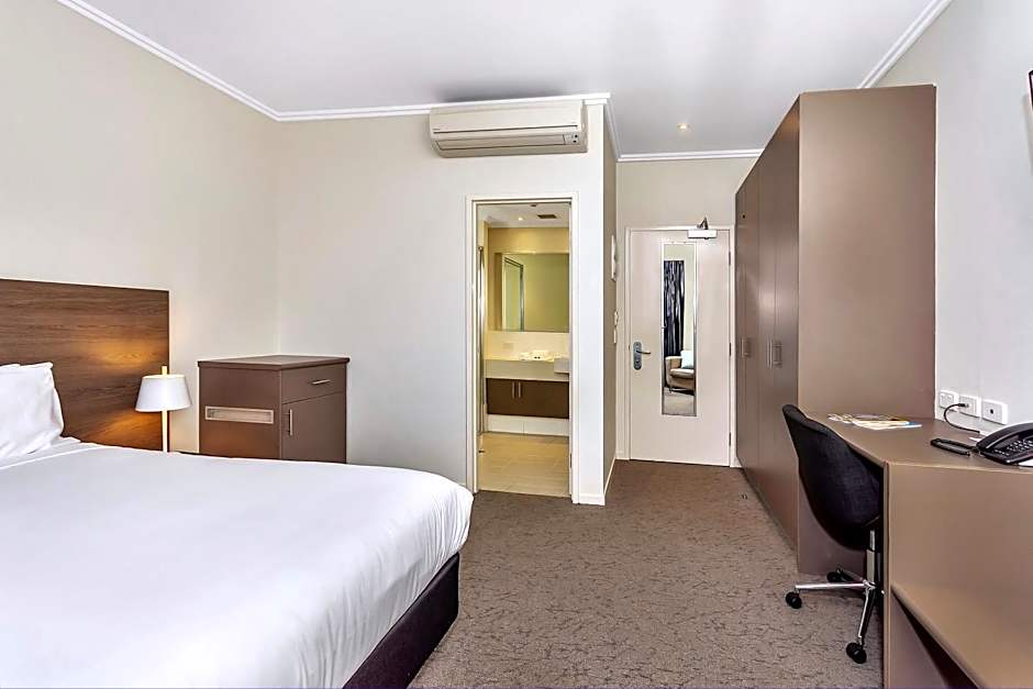 New Haus by Hougoumont Hotel, former Bannister 22