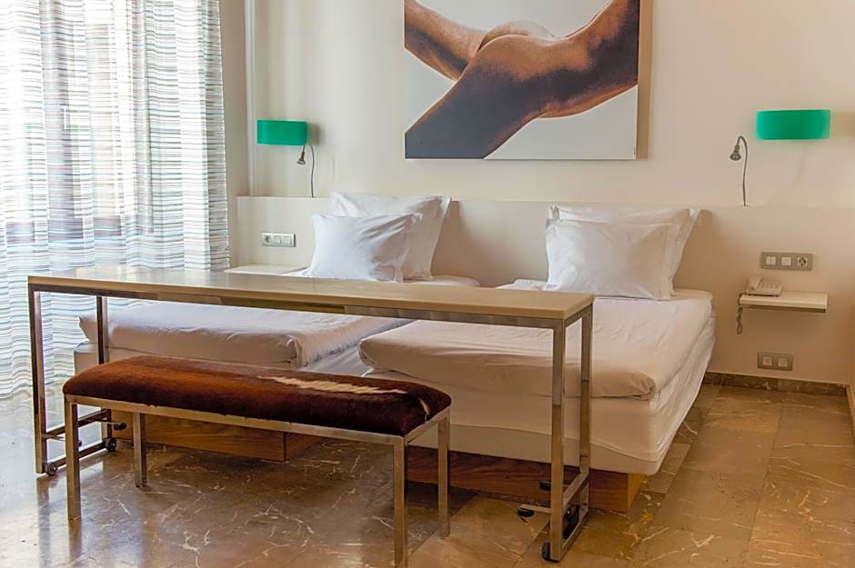 Petit Palace Hotel Tres