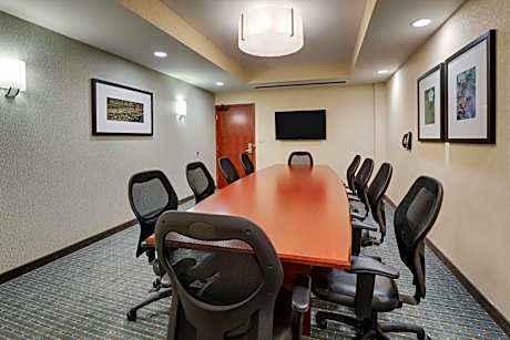 Deluxe King Meeting Room, 2 Rooms - Hearing Accessible , Tub