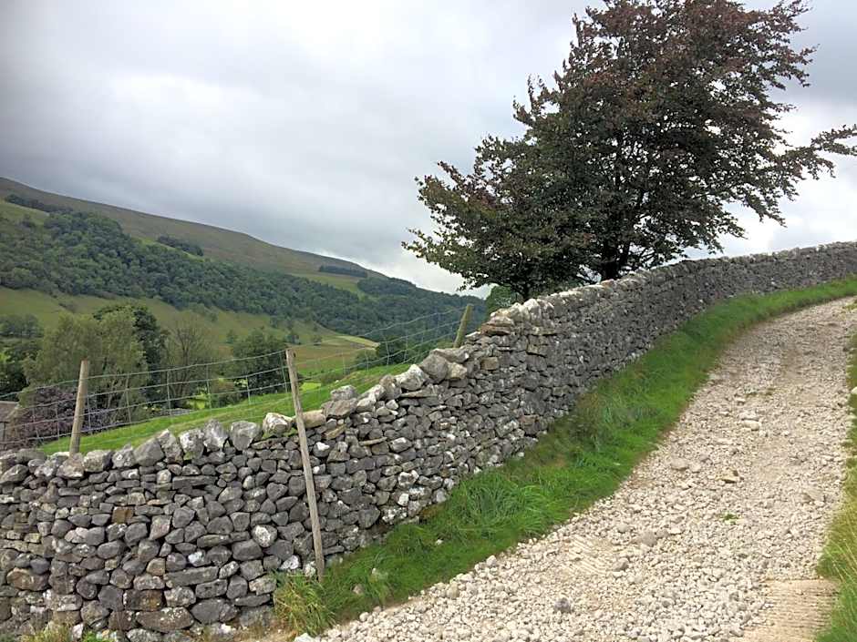 Fox and hounds starbotton