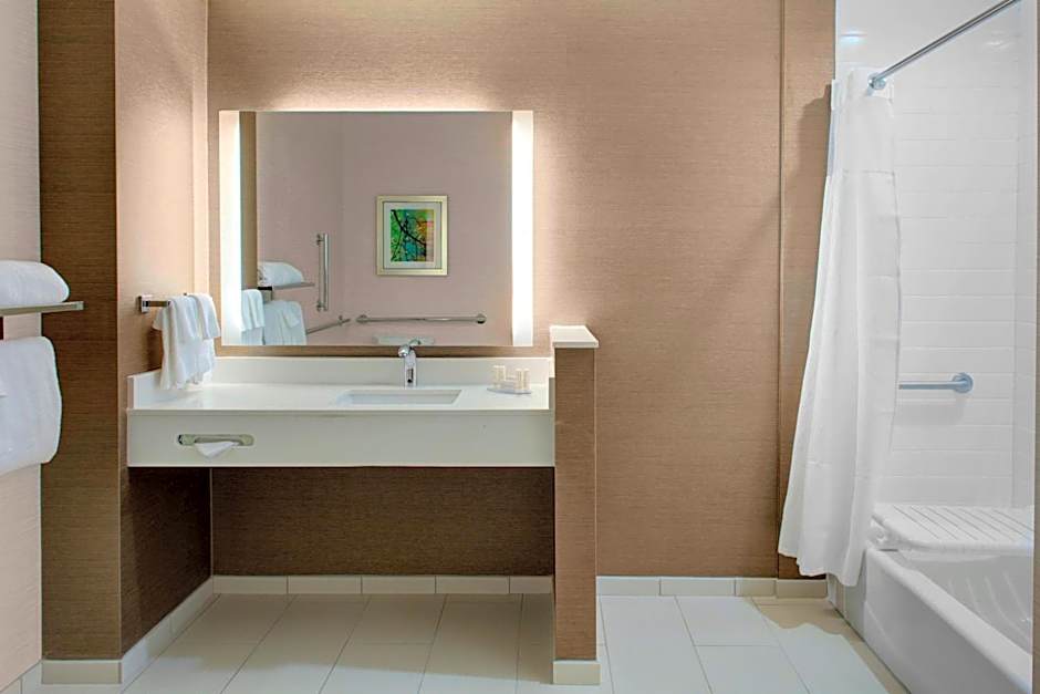 Fairfield Inn & Suites by Marriott Bakersfield North/Airport