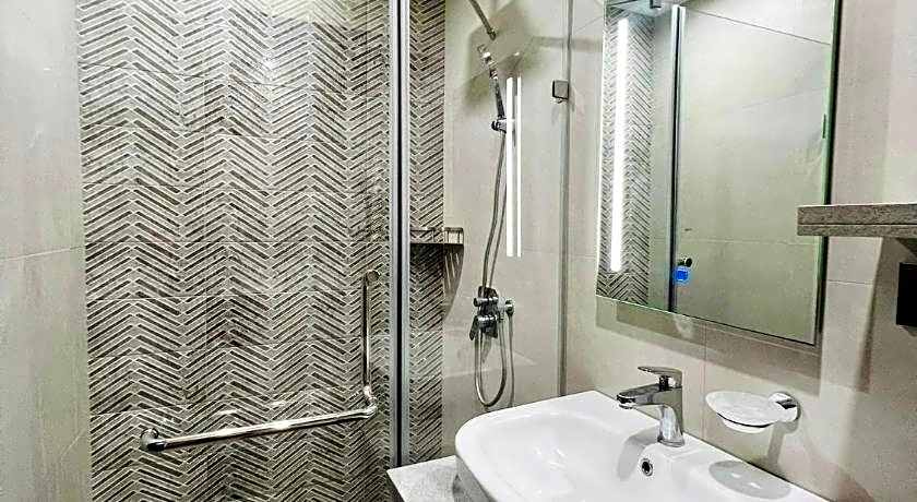 AEON TOWERS STUDIO SUITE (by:skyspottravelcentra)