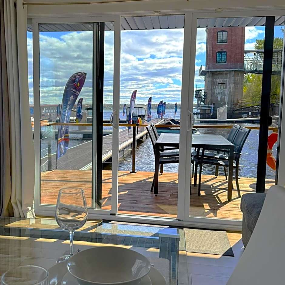 Yacht Club de Trois-Rivières 1 - Maison flottante